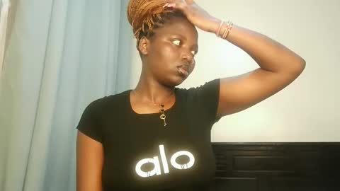 Lola online show from January 5, 9:18 pm