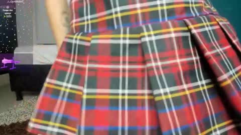 Snapshot of kinky_polar chatting on October 23, 3:01 am Polar online show from October 23, 3:01 am