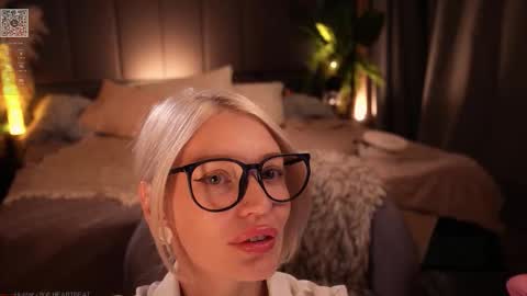 Snapshot of kinkylina_ chatting on October 12, 3:03 pm kinkylina_ online show from October 12, 3:03 pm