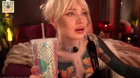 kinkylina_ online show from March 11, 2:31 pm