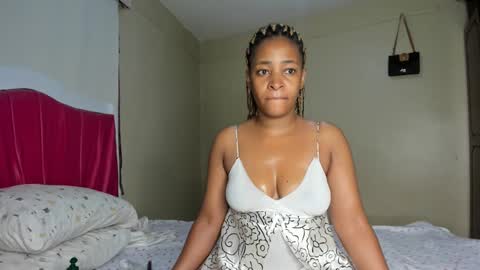 Snapshot of kinkylyla chatting on February 19, 10:01 am Kinky online show from February 19, 10:01 am