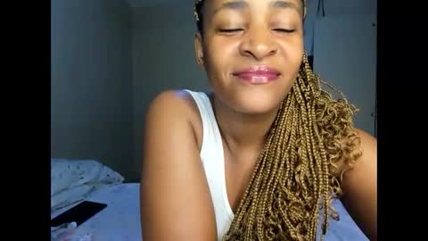 Snapshot of kinkylyla chatting on February 14, 10:59 am Kinky online show from February 14, 10:59 am