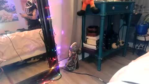 Kinky Pinky online show from December 8, 7:05 am