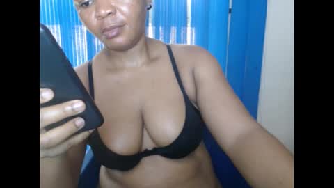 Snapshot of kinkyxxjuice chatting on September 23, 8:12 am kinkyxxjuice online show from September 23, 8:12 am