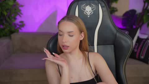 Snapshot of kira0541 chatting on September 15, 9:44 pm Sweet girls online show from September 15, 9:44 pm