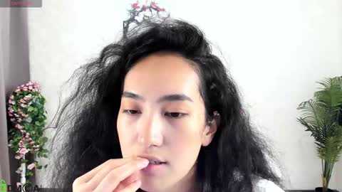 Snapshot of kira_lilian chatting on October 27, 6:53 am Aura online show from October 27, 6:53 am