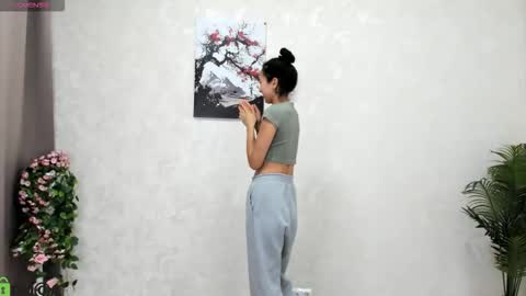 Snapshot of kira_lilian chatting on October 28, 7:03 am Aura online show from October 28, 7:03 am