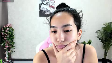 Snapshot of kira_lilian chatting on October 22, 2:49 am Aura online show from October 22, 2:49 am