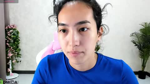 Snapshot of kira_lilian chatting on October 12, 1:52 am Aura online show from October 12, 1:52 am