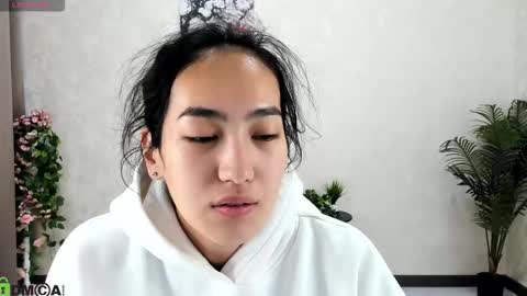 Snapshot of kira_lilian chatting on October 6, 3:23 am Aura online show from October 6, 3:23 am