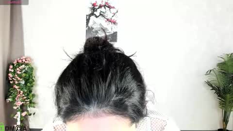 Snapshot of kira_lilian chatting on November 2, 7:45 am Aura online show from November 2, 7:45 am