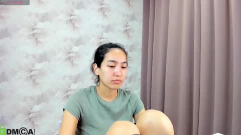 Snapshot of kira_lilian chatting on October 1, 4:50 am Aura online show from October 1, 4:50 am