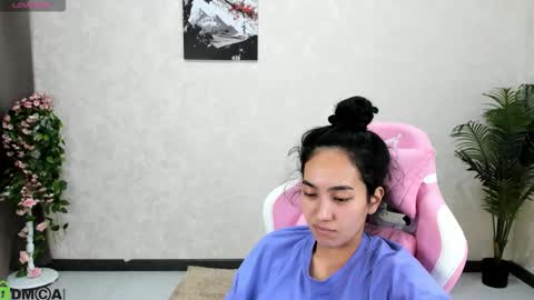 Snapshot of kira_lilian chatting on October 21, 2:37 am Aura online show from October 21, 2:37 am