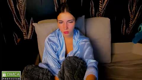 Snapshot of kira_moon_1 chatting on October 20, 8:34 pm Kira  online show from October 20, 8:34 pm