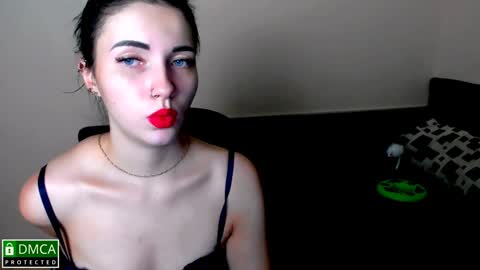 Snapshot of kira_moon_1 chatting on December 6, 12:12 am Kira  online show from December 6, 12:12 am