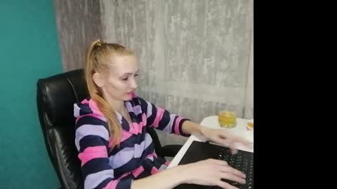 Snapshot of kira_morekiss chatting on December 19, 6:45 pm kira_morekiss online show from December 19, 6:45 pm