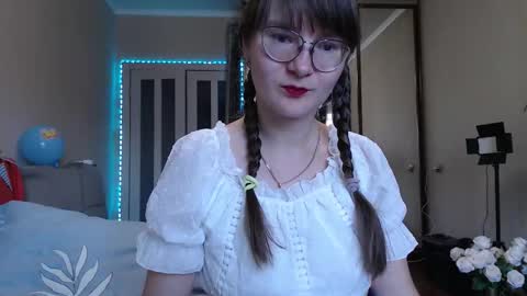 KiraGoldens online show from September 21, 6:01 am