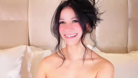 Snapshot of kirakayleigh chatting on October 2, 1:10 am kira online show from October 2, 1:10 am