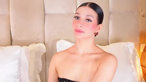 Snapshot of kirakayleigh chatting on October 23, 3:12 am kira online show from October 23, 3:12 am