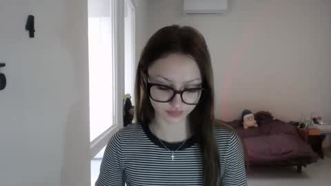 kirakittenn online show from October 18, 8:39 am