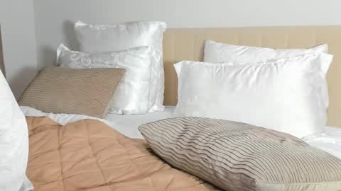 Kira online show from March 28, 8:08 pm