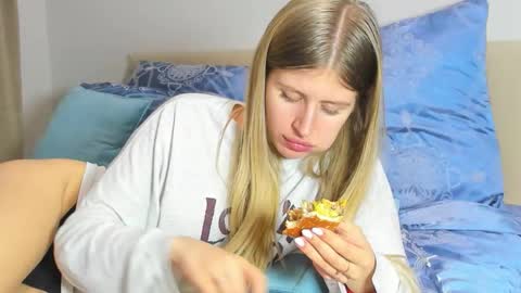 Kira online show from January 8, 7:51 pm