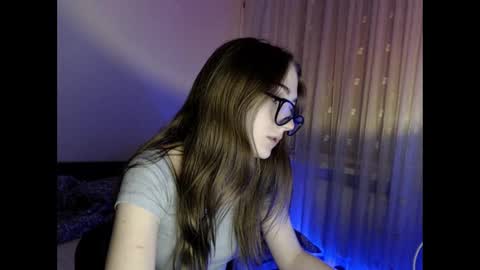kisa____ online show from February 12, 3:39 pm