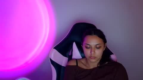 kiss_ameliaa online show from October 15, 7:16 pm