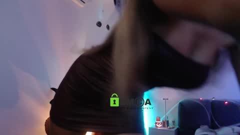 Snapshot of kissabella chatting on November 1, 9:52 pm Alexandra online show from November 1, 9:52 pm