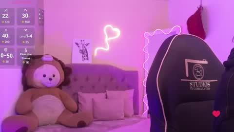 Snapshot of kissi_tay1 chatting on October 21, 11:25 am KISSI  online show from October 21, 11:25 am