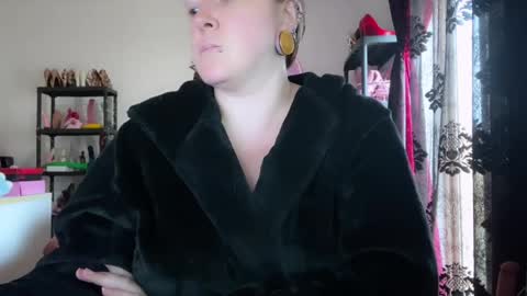 kissica online show from April 4, 3:11 pm