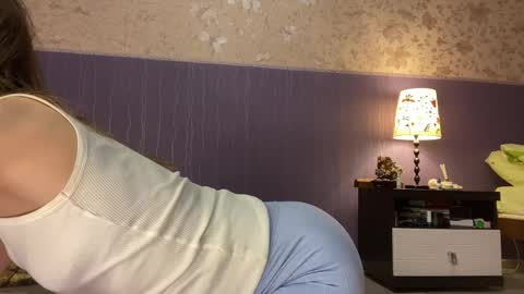 KissIris online show from April 8, 9:28 pm