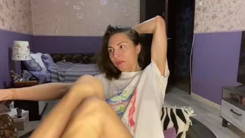 KissIris online show from December 2, 1:01 pm