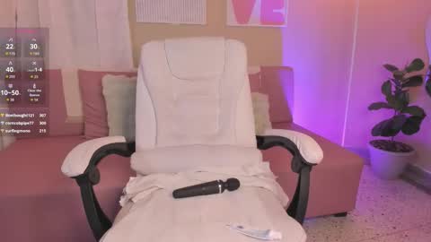 Call me Nicolle online show from December 15, 8:14 pm