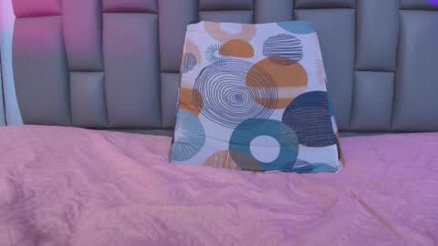 Snapshot of kissme_luna chatting on October 6, 9:08 pm BELLA FLAME online show from October 6, 9:08 pm