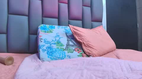 Snapshot of kissme_luna chatting on September 18, 8:07 pm BELLA FLAME online show from September 18, 8:07 pm