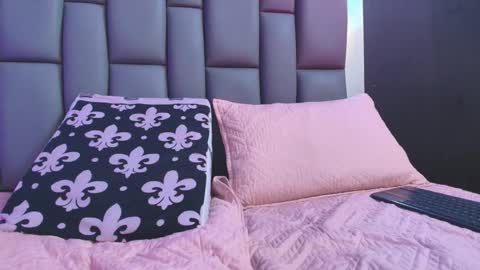 Snapshot of kissme_luna chatting on September 16, 7:00 pm BELLA FLAME online show from September 16, 7:00 pm