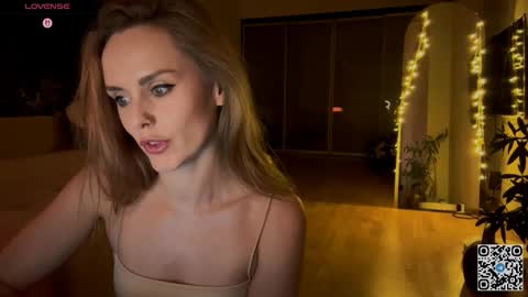 Emma online show from October 25, 9:32 pm