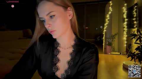 Emma online show from November 8, 9:31 pm