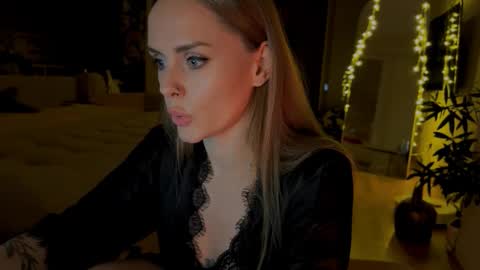 Emma online show from October 11, 8:22 pm