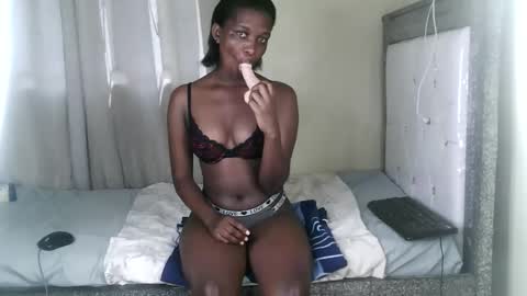 Snapshot of kisssmiles chatting on September 30, 6:19 am kisssmiles online show from September 30, 6:19 am