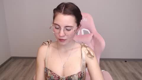 Vikki Rose online show from October 14, 2:19 pm