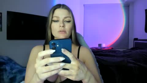 Snapshot of kitsuneserina77 chatting on January 18, 5:31 am Serina Chan online show from January 18, 5:31 am