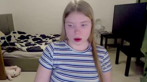Jennyblonde and Emmabrunette online show from February 21, 9:54 pm