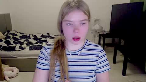 Jennyblonde and Emmabrunette online show from December 14, 9:56 pm