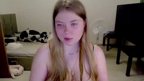 Jennyblonde and Emmabrunette online show from November 24, 3:58 pm