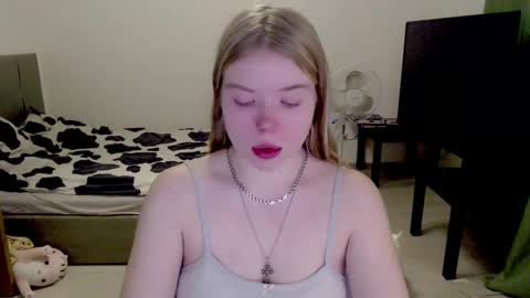 Jennyblonde and Emmabrunette online show from December 9, 3:07 am