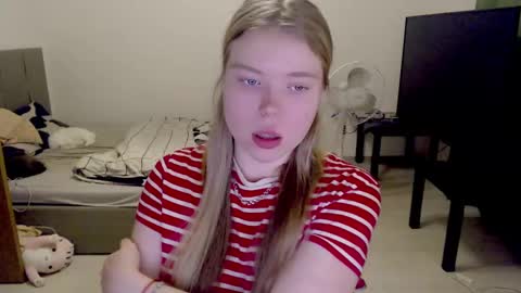 Jennyblonde and Emmabrunette online show from December 27, 3:16 pm