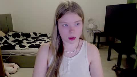 Jennyblonde and Emmabrunette online show from March 8, 10:34 pm