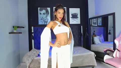 Snapshot of kitty_collins_ chatting on October 31, 11:58 am Kitty online show from October 31, 11:58 am